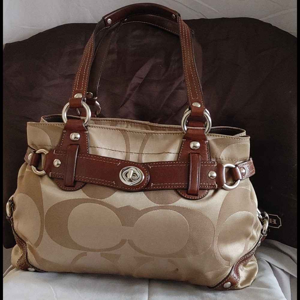 Coach Carryall - Picture 2 of 7